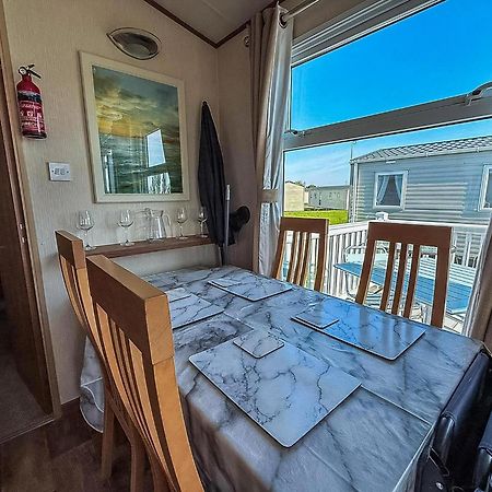 Stunning 6 Berth Caravan With Decking At Southview Holiday Park Ref 33175V Skegness Exterior foto